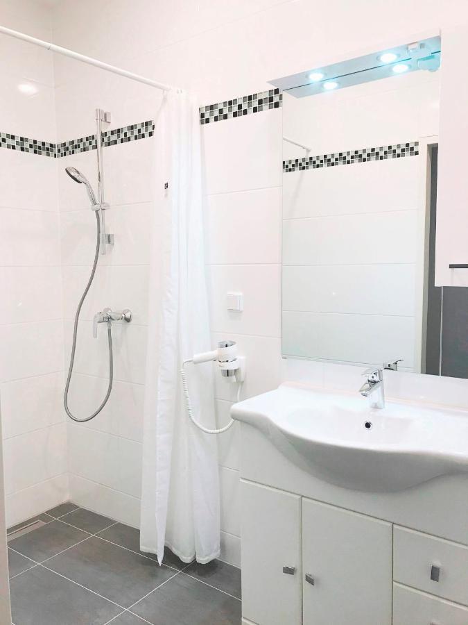Act Apartment *